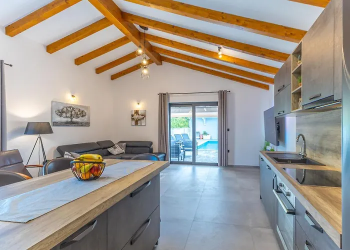 House Edera بيت للعطل *